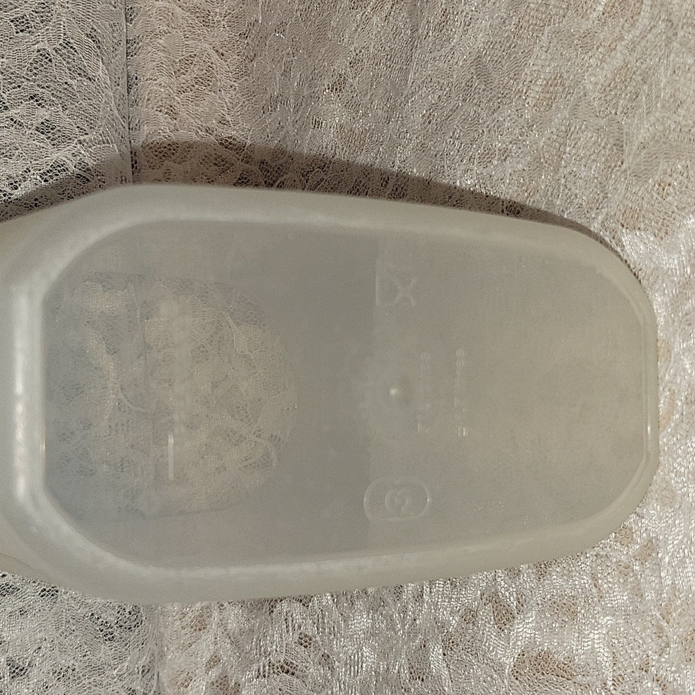 Tupperware: Container with Lid - Picture 8 of 8